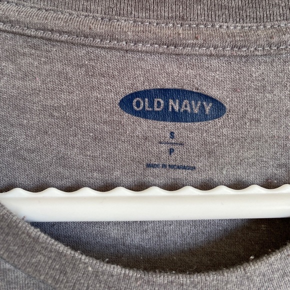 Old Navy | Friends Christmas Holiday Armadillo Short Sleeve Shirt - Picture 4 of 5